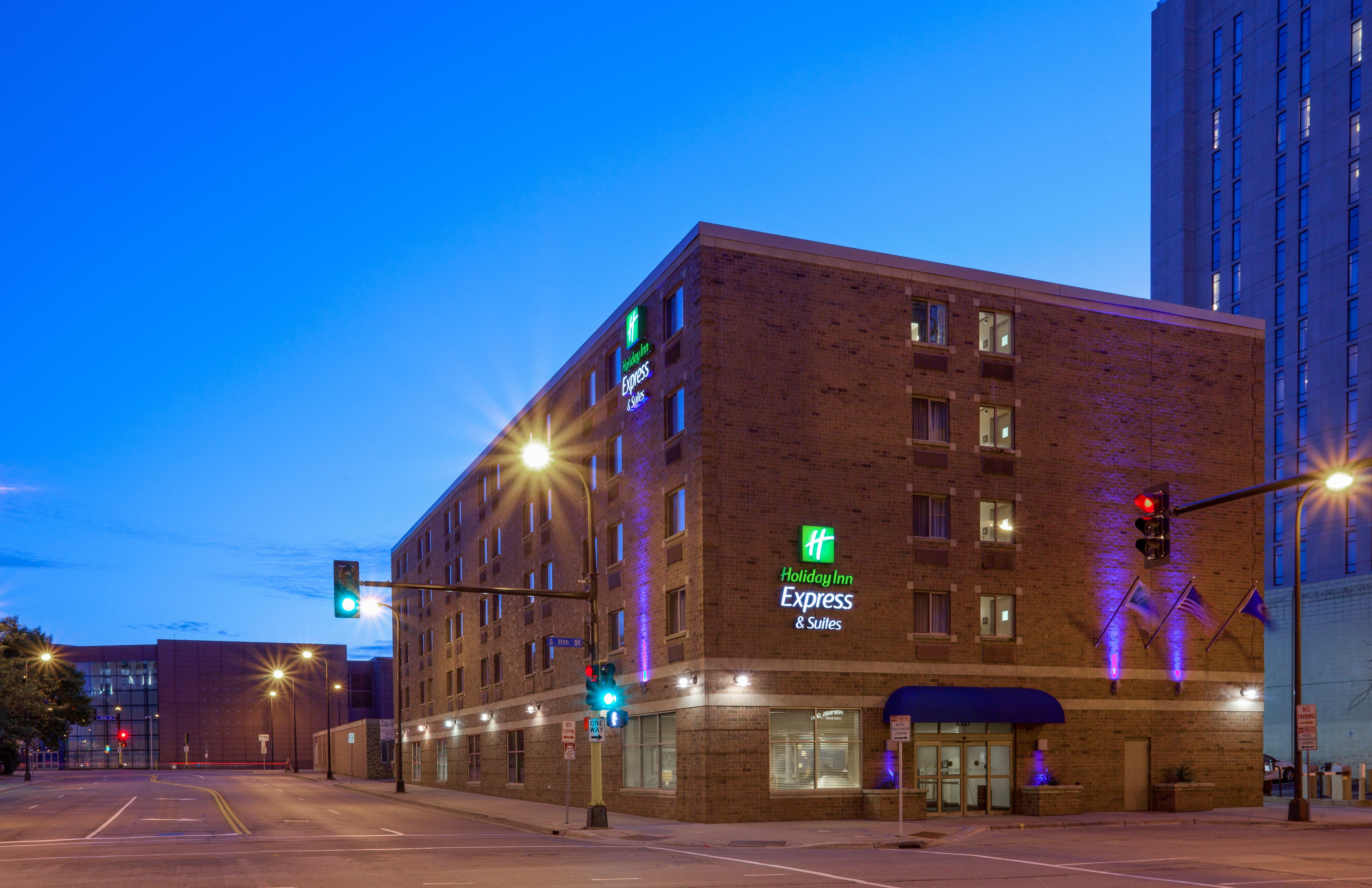 Holiday Inn Express Hotel & Suites Minneapolis-Downtown Convention Center By Ihg Exterior foto