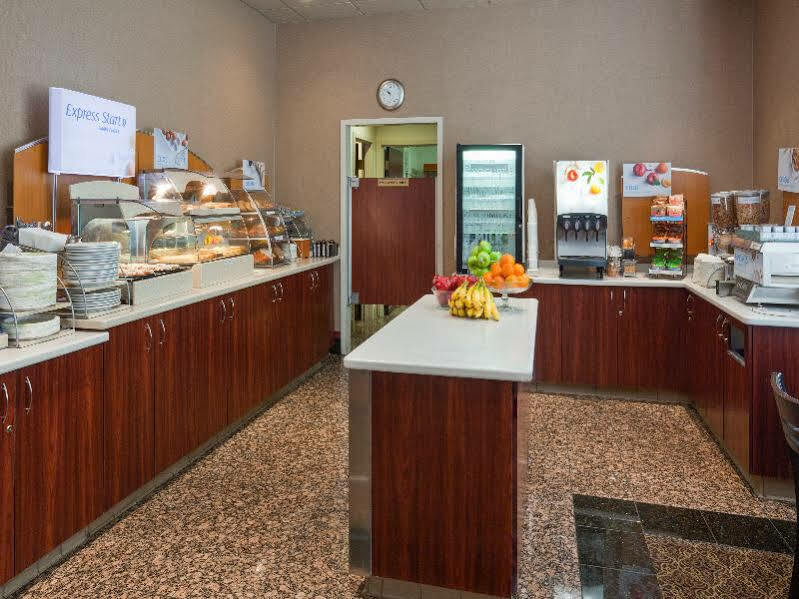 Holiday Inn Express Hotel & Suites Minneapolis-Downtown Convention Center By Ihg Exterior foto